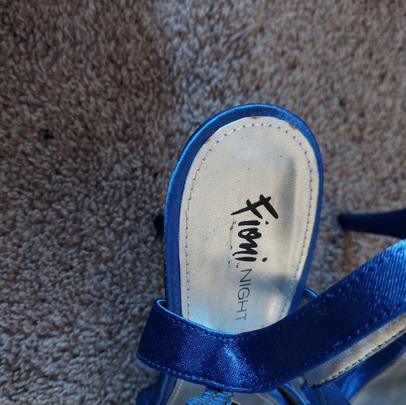 Blue satin shoes - Picture 5 of 5